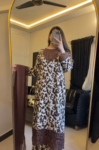 White Cheetah Print Lawn Suit with Chiffon Dupatta & Embroidered Lace Details – Summer Collection