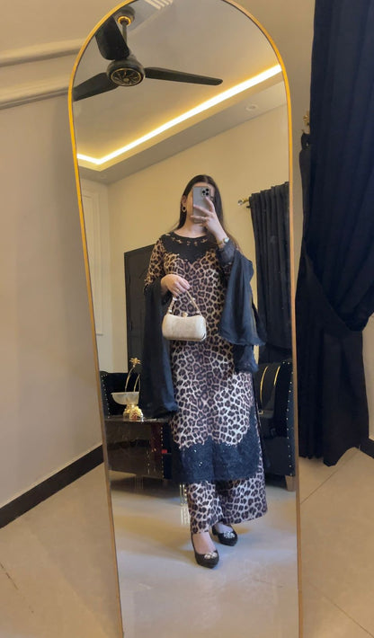 Printed Lawn Suit with Plain Chiffon Dupatta & Embroidered Details – Elegant Summer Wear
